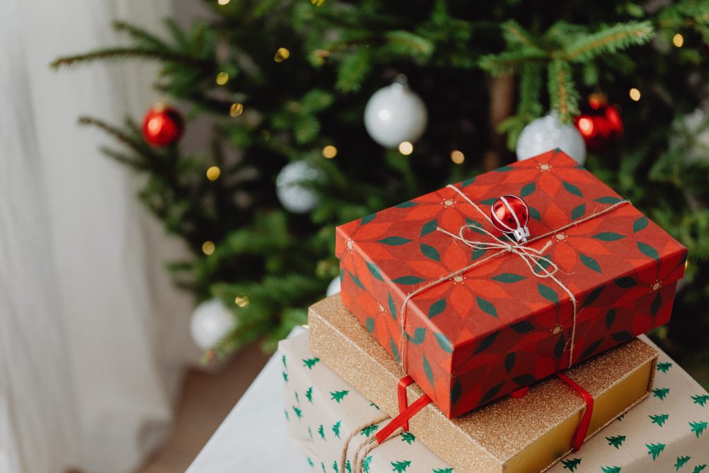How A Two-Man Courier Service Can Support Your Business During Christmas